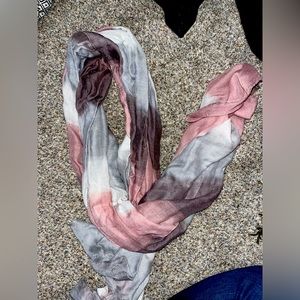 Women’s gradient dress scarf.